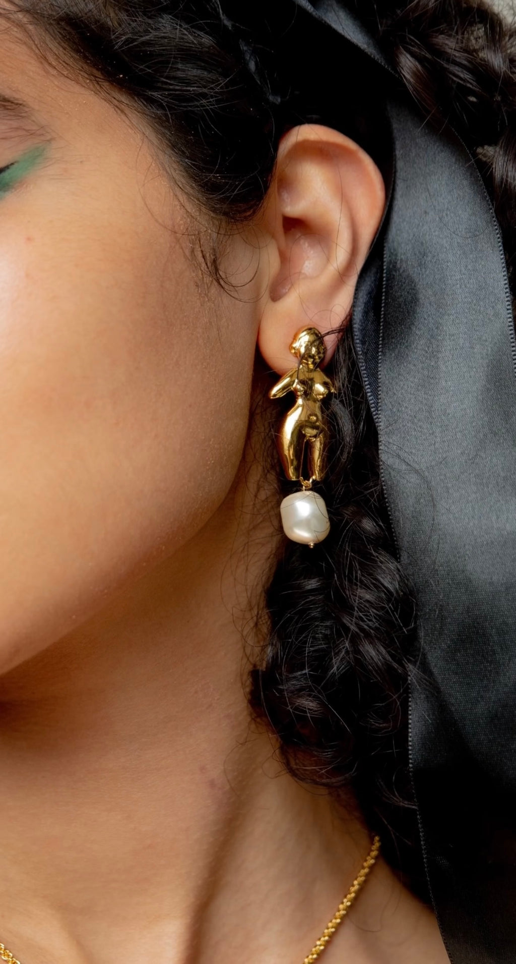 CAROLINA ALATORRE Venus Pearl Earring